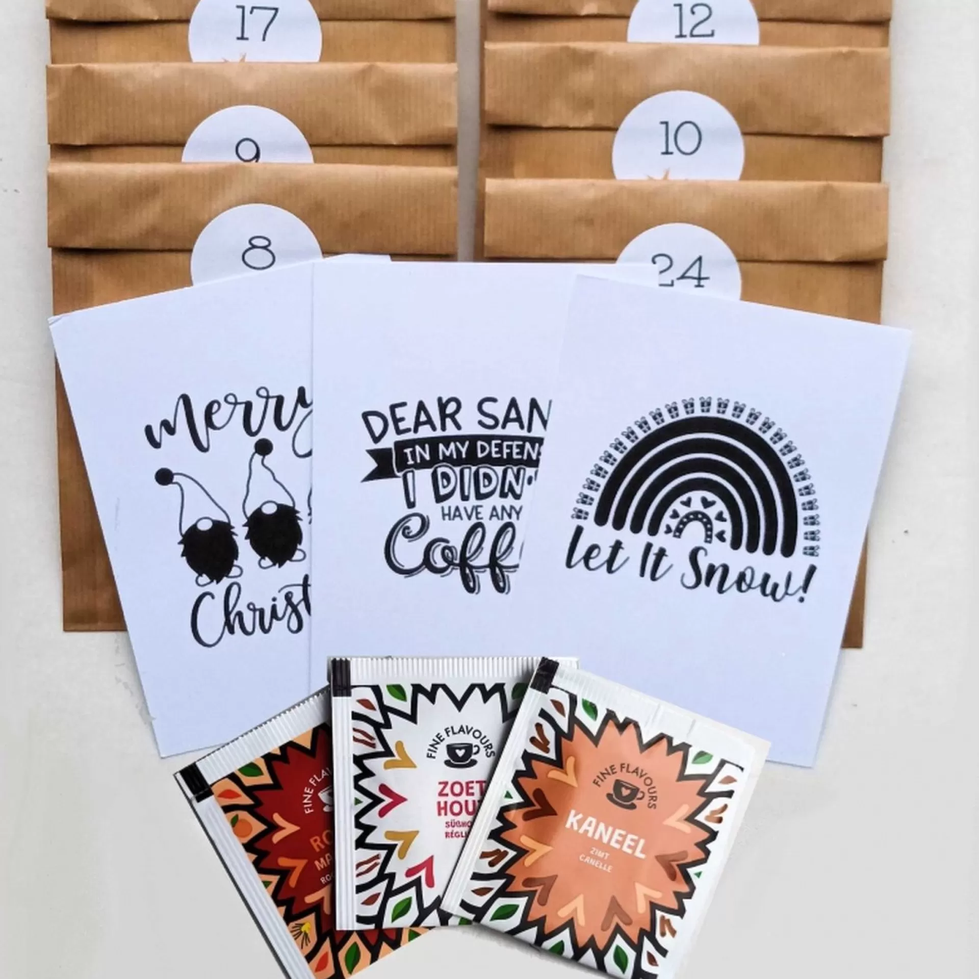 Merkloos cadeau adventskalender Adventskalender Kerst 2023 Met Thee En Quote Kaarten + Lichtsnoer + 25 Kaarten + 24 Theetjes | Cadeau | Advent | Sale