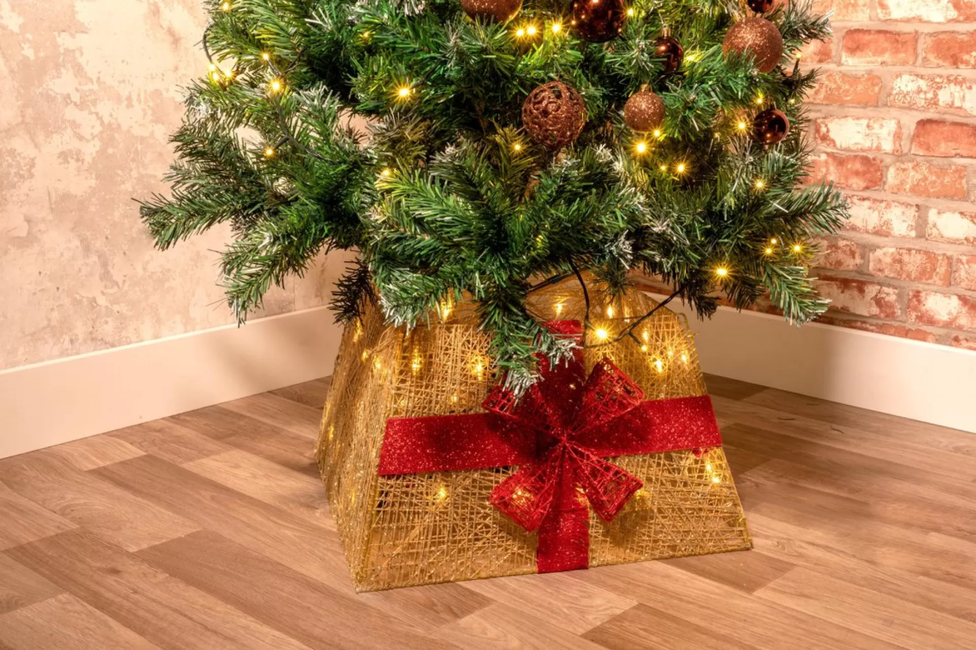 Grundig Kerstboomrok - Met Kerstverlichting: 40X Led - Opvouwbaar - 45 X 45 X 27,5 Cm Hot