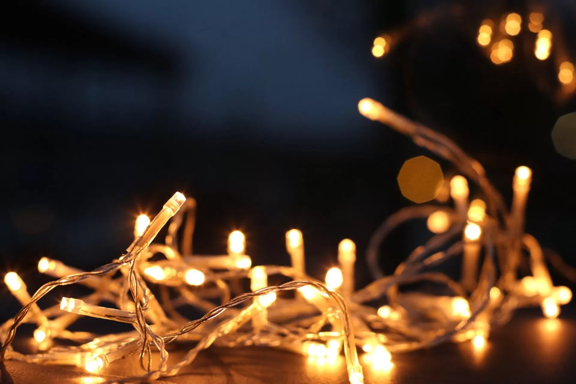 Grundig Kerstverlichting - 20 Led Lampjes - 302 Cm- 3.2 Meter - Warm Wit - 220V Outlet