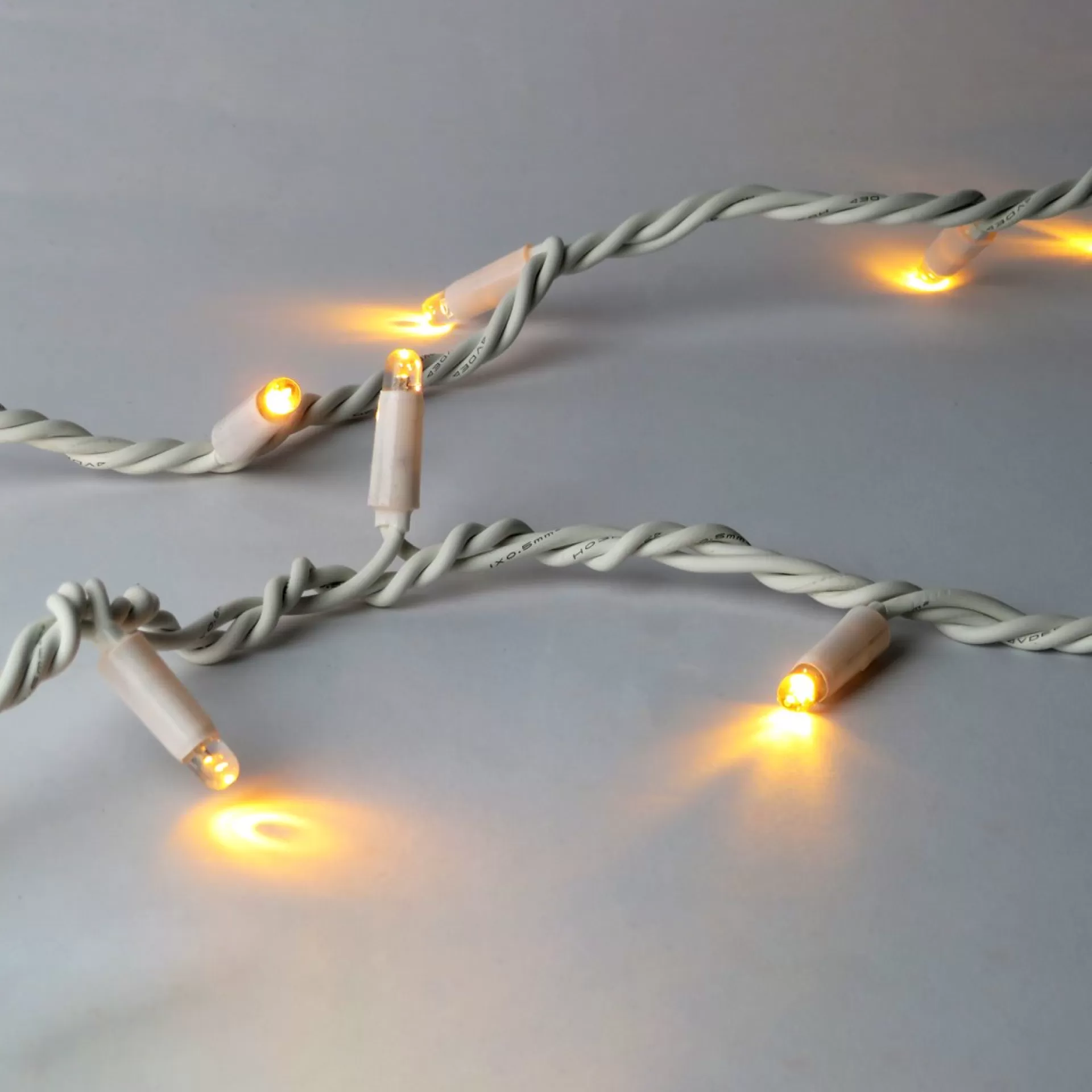 Solistech Kerstlichtsnoeren>Led Kerstverlichting Eter Koppelbaar - 50 Lichtpuntjes - Ip65 Waterdicht - Extra Warm Wit 2200K - Hoogwaardige Rubberen Kabel - Energiezuinig 3W - Incl. Stekker 5 M