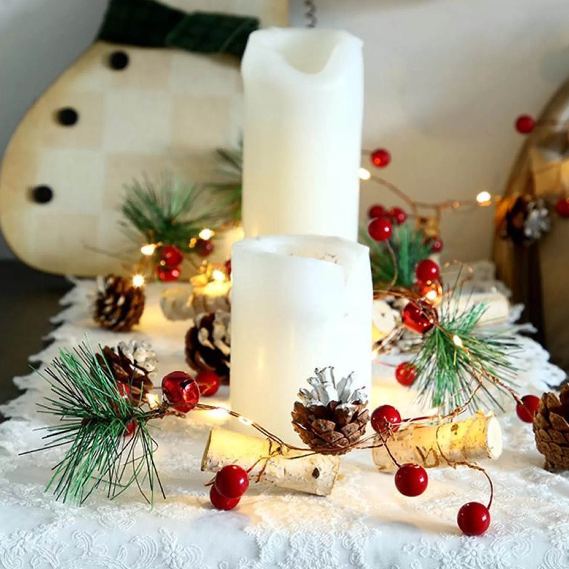 Merkloos Kerstlichtsnoeren>Xtraworks - Naturaal Led Lichtsnoer Met Dennenappels, Rode Bessen En Houten Elementen - Decoratie Voor Binnen En Buiten - 2 Meter 20 Lichten - Warm Licht