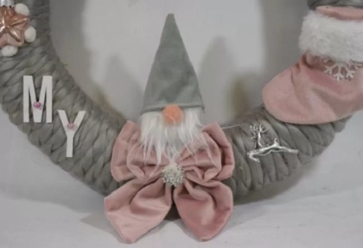 ZoeZo Design Kerstkransen> - Krans - Geboorte Krans - Eerste Kerst - First Christmas - Babykrans - Kraamvisite - Kraambezoek - Kabouter - Kerst - Hangkrans - O 35 Cm